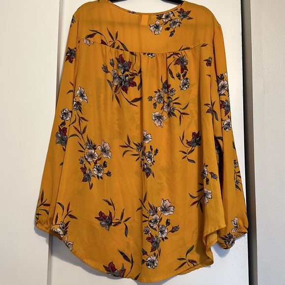 Torrid Yellow Floral Top - Picture 4 of 5